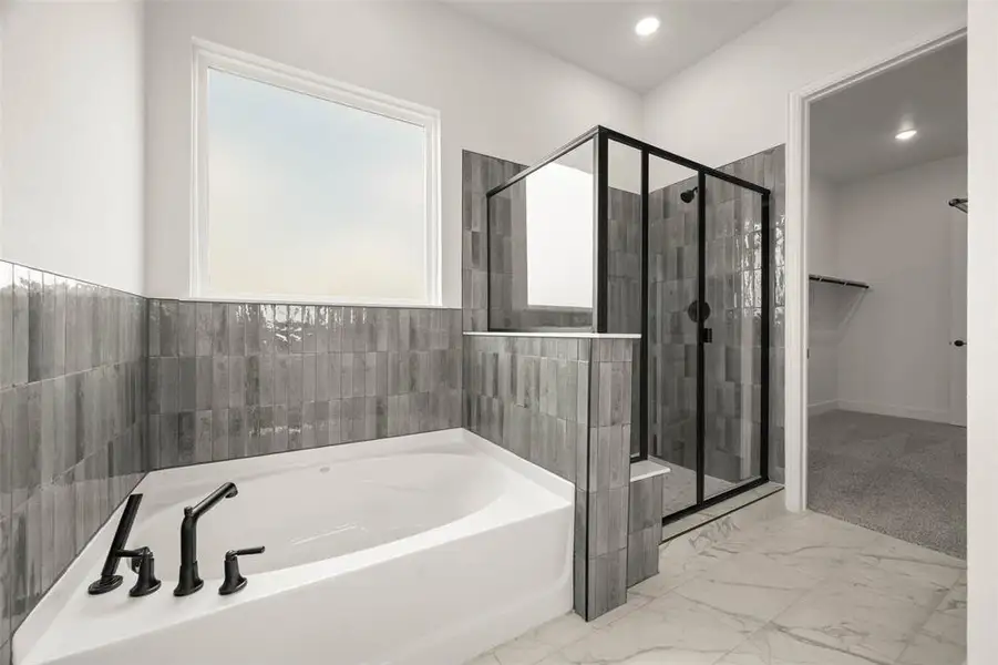 Furnished interior view inside a new home in , Waxahachie (Image 6).