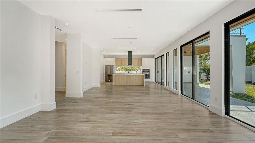 Spacious, unfurnished interior of a new home in , Sarasota (Image 19).