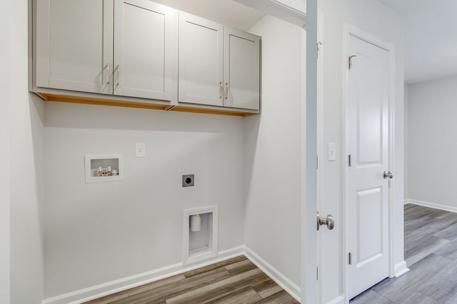 Spacious, unfurnished interior of a new home in Astoria, Columbia (Image 20).