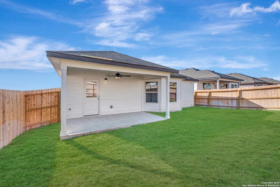 Exterior details and patio area of a home in Mesquite Ridge, San Antonio (Image 21).