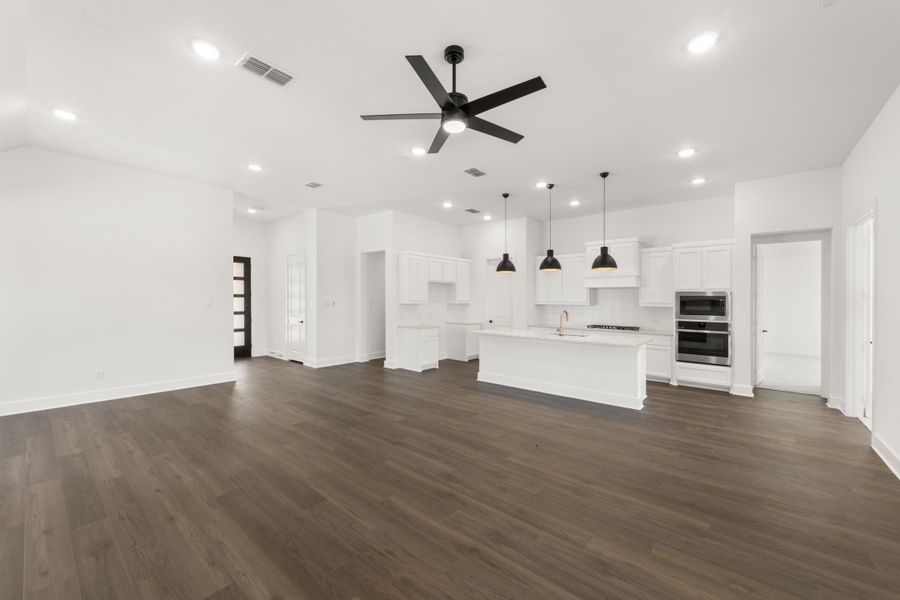 Spacious, unfurnished interior of a new home in Inspiration Collection at Union Park, Little Elm (Image 20).