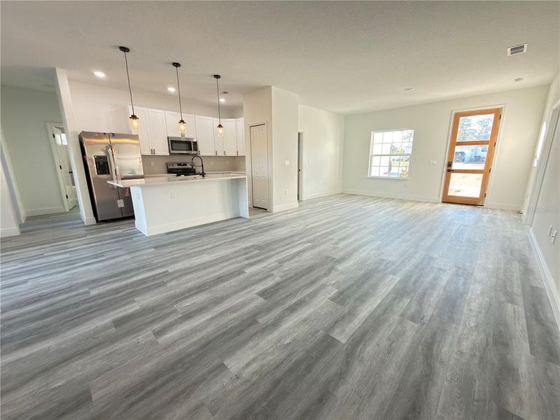 Spacious, unfurnished interior of a new home in , Ocala (Image 21).