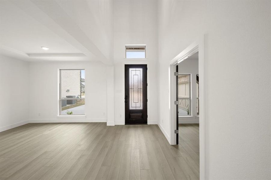 Spacious, unfurnished interior of a new home in High Country, Burleson (Image 20).