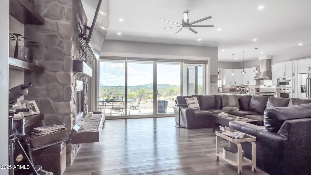 Lots of natural light Lots of natural light