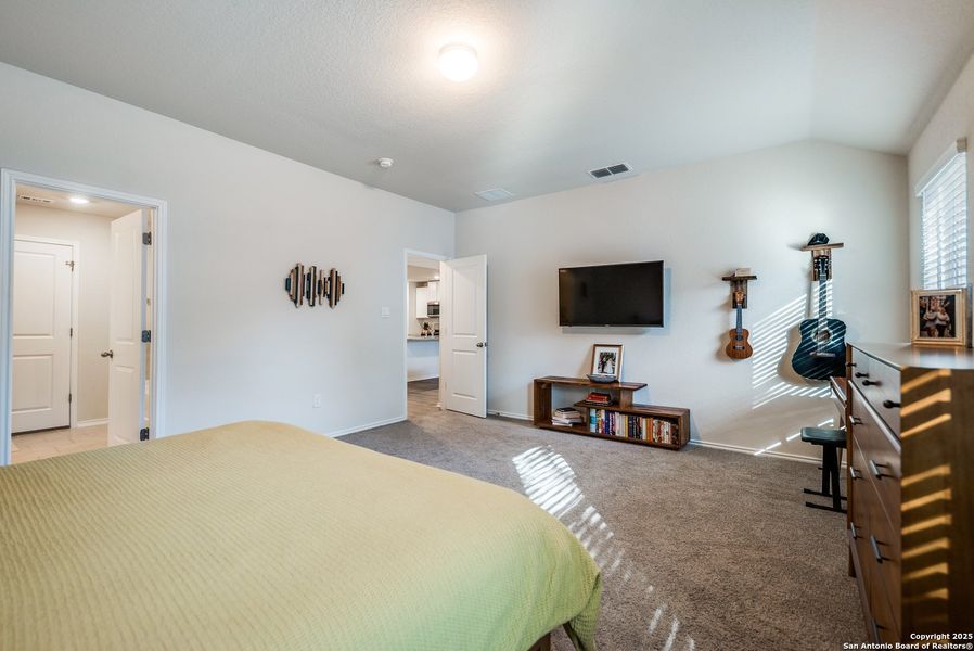Furnished interior view inside a new home in Copper Canyon, Bulverde (Image 18). Furnished interior view inside a new home in Copper Canyon, Bulverde (Image 18).