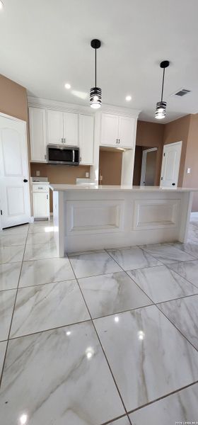 Spacious, unfurnished interior of a new home in , Eagle Pass (Image 6).