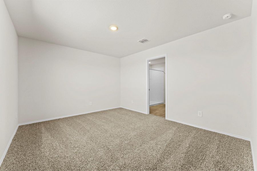 Spacious, unfurnished interior of a new home in Ladera, Luling (Image 14).