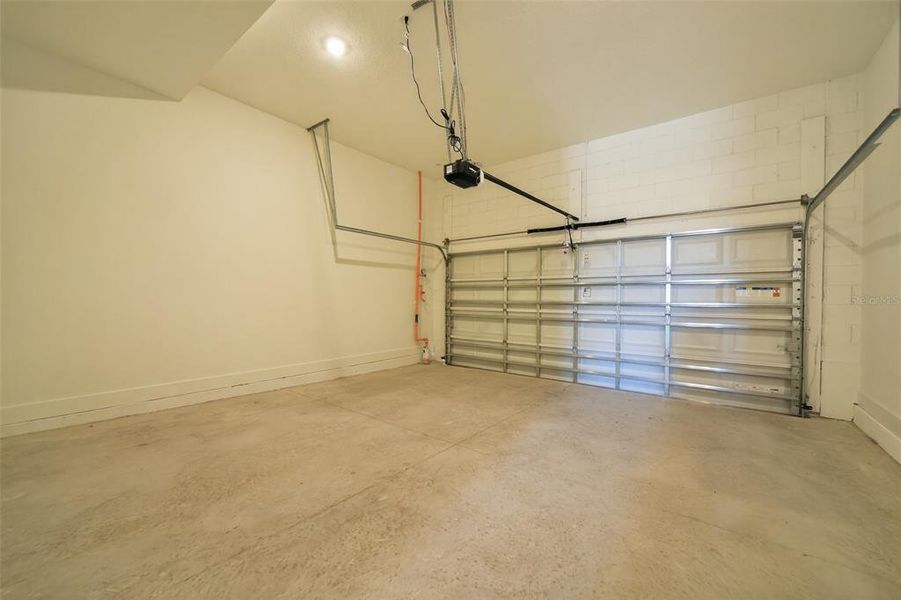 Spacious, unfurnished interior of a new home in , Winter Garden (Image 27).