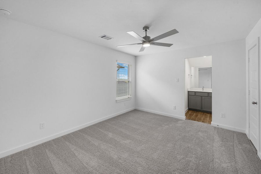 Spacious, unfurnished interior of a new home in Grand Mason Crossing, Katy (Image 24). Spacious, unfurnished interior of a new home in Grand Mason Crossing, Katy (Image 24).