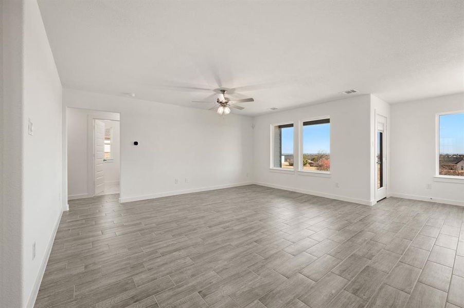 Spacious, unfurnished interior of a new home in Gatlin Ranch, Springtown (Image 20).