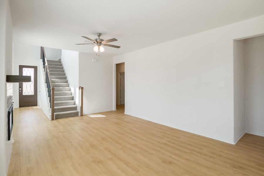 Spacious, unfurnished interior of a new home in Saratoga, Aubrey (Image 17).