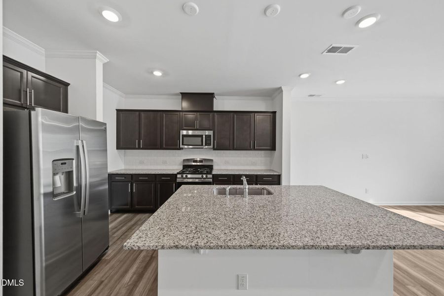 SUN_Everlee_Pic_CarsonII_QMI_259_Kitchen