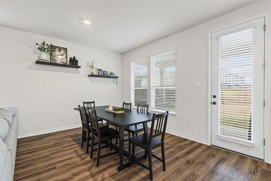 Large breakfast nook -+ 8' door to the back patio!