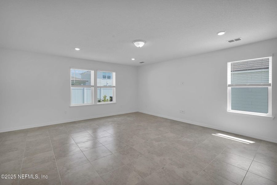 Spacious, unfurnished interior of a new home in Wells Landing, Jacksonville (Image 13).