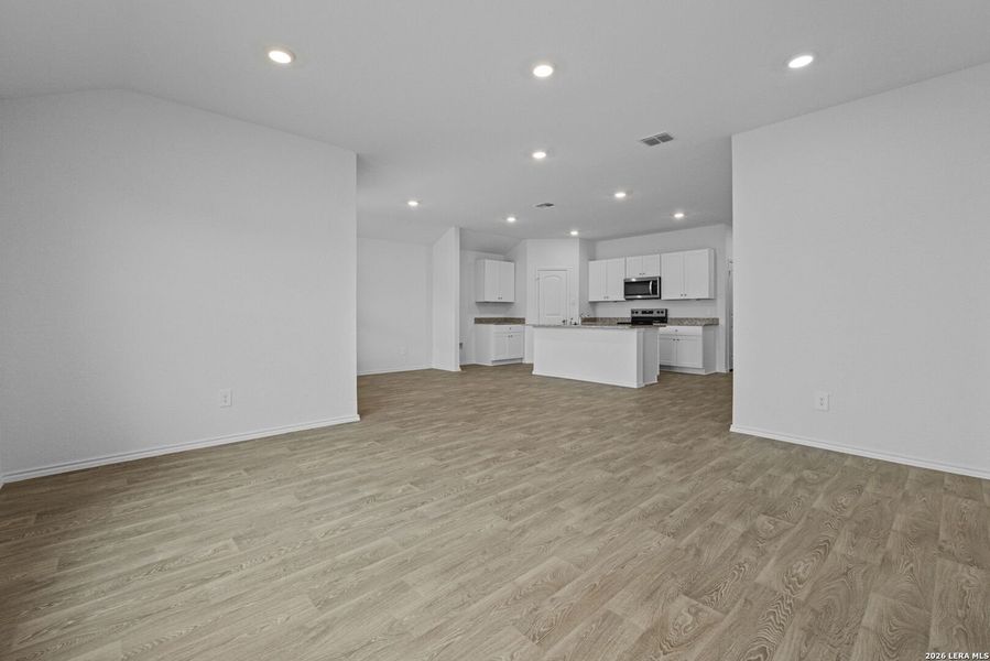 Spacious, unfurnished interior of a new home in Arroyo Ranch, Seguin (Image 21). Spacious, unfurnished interior of a new home in Arroyo Ranch, Seguin (Image 21).