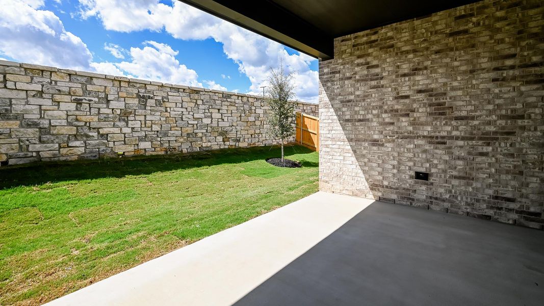Exterior details and patio area of a home in 6 Creeks 45', Kyle (Image 3).