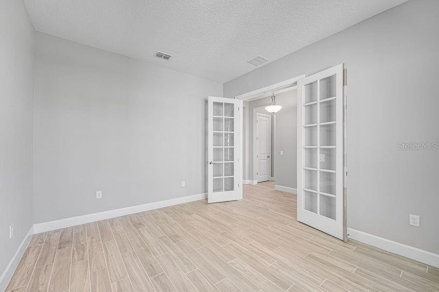 Spacious, unfurnished interior of a new home in Esplanade at Center Lake Ranch, St. Cloud (Image 22).