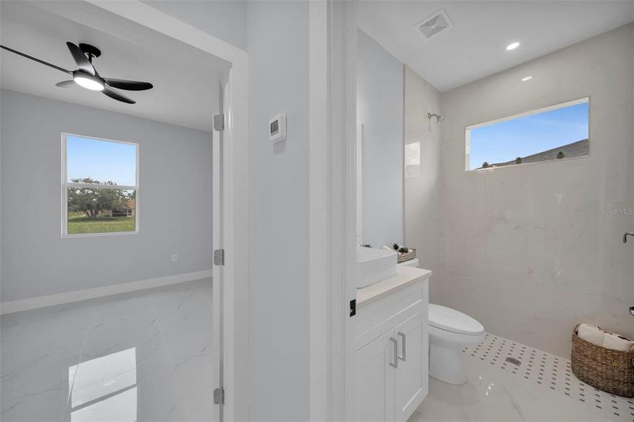 Spacious, unfurnished interior of a new home in , Lehigh Acres (Image 11).