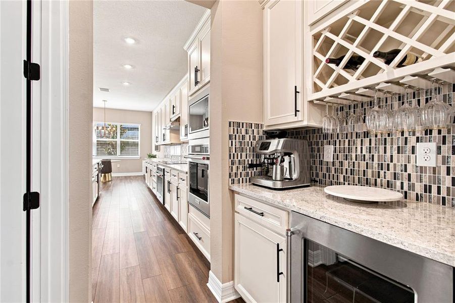 Furnished interior view inside a new home in , Winter Garden (Image 9).