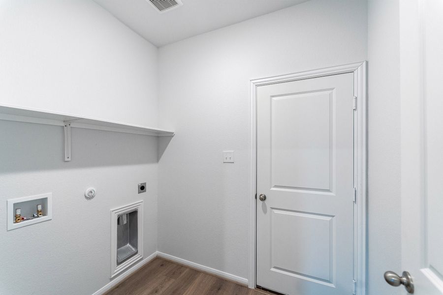 Spacious, unfurnished interior of a new home in Paramount, Kyle (Image 13).