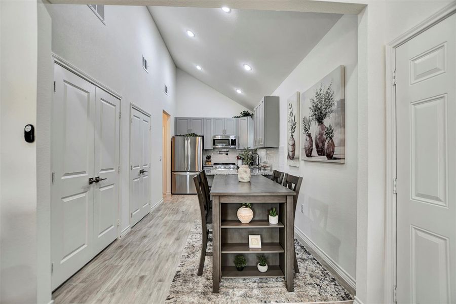 Furnished interior view inside a new home in Lake Conroe Village, Montgomery (Image 10).