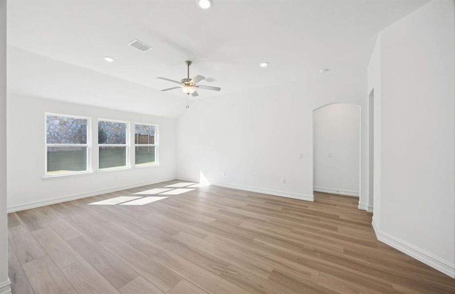 Bright and inviting gathering room perfect for entertaining Bright and inviting gathering room perfect for entertaining