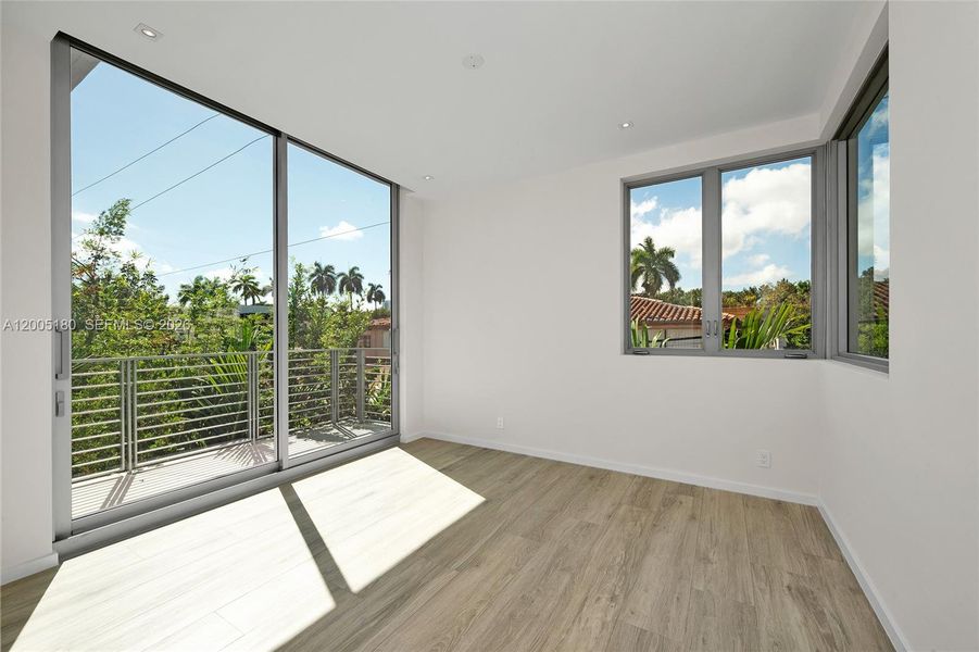 Spacious, unfurnished interior of a new home in , Miami (Image 50).