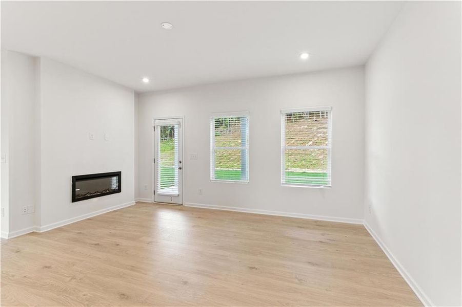 Spacious, unfurnished interior of a new home in The View at Groover’s Lake, Lithia Springs (Image 12).