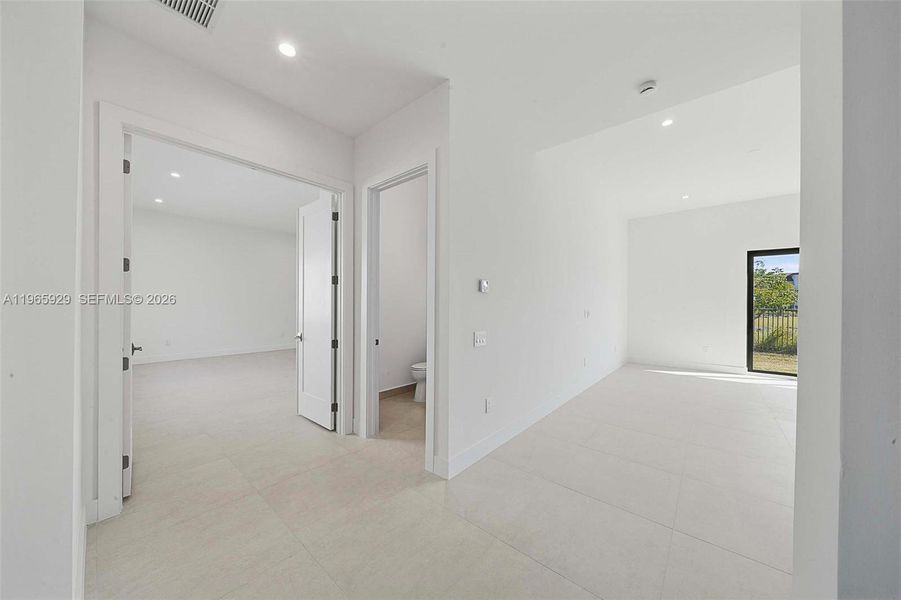 Spacious, unfurnished interior of a new home in , Hollywood (Image 50).