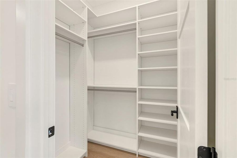 Spacious, unfurnished interior of a new home in , Tampa (Image 75).