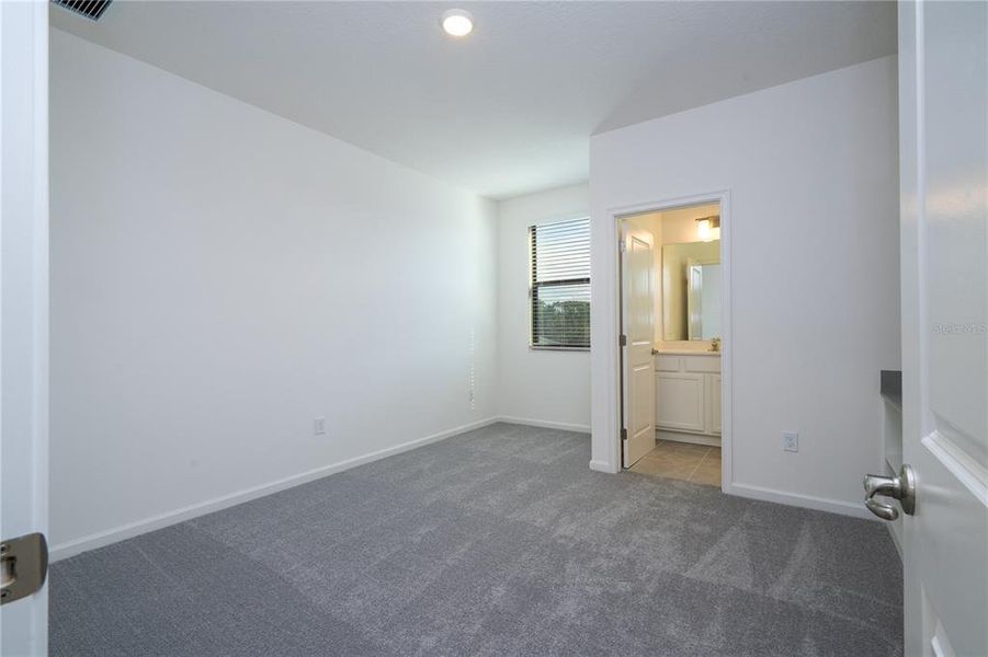 Spacious, unfurnished interior of a new home in , Orlando (Image 71).