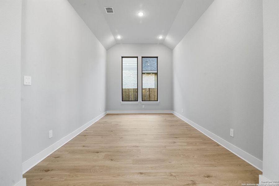 Spacious, unfurnished interior of a new home in Haby Hill 50s, San Antonio (Image 44). Spacious, unfurnished interior of a new home in Haby Hill 50s, San Antonio (Image 44).