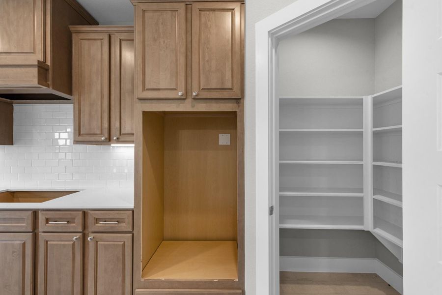 Furnished interior view inside a new home in Briarwood Crossing, Rosenberg (Image 7).