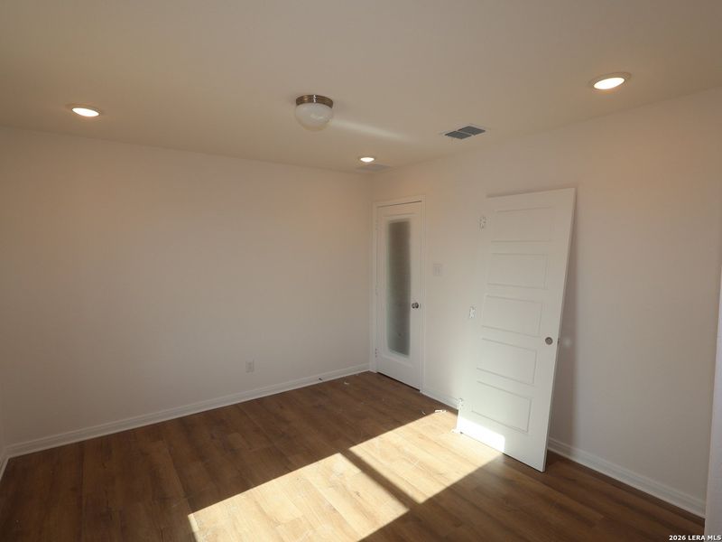 Spacious, unfurnished interior of a new home in Chaparral Ranch, Floresville (Image 16).