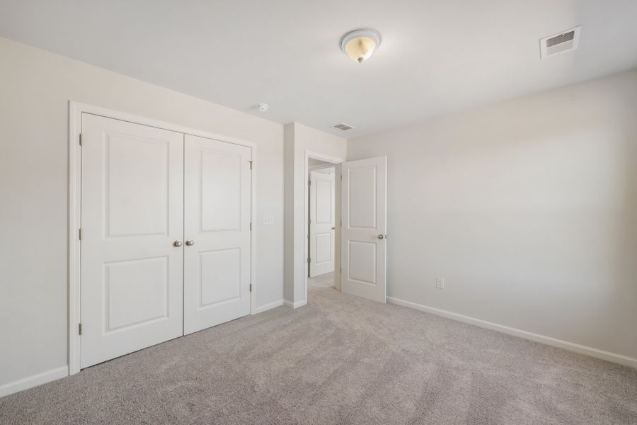 Spacious, unfurnished interior of a new home in Richmond Hill, Inman (Image 19).