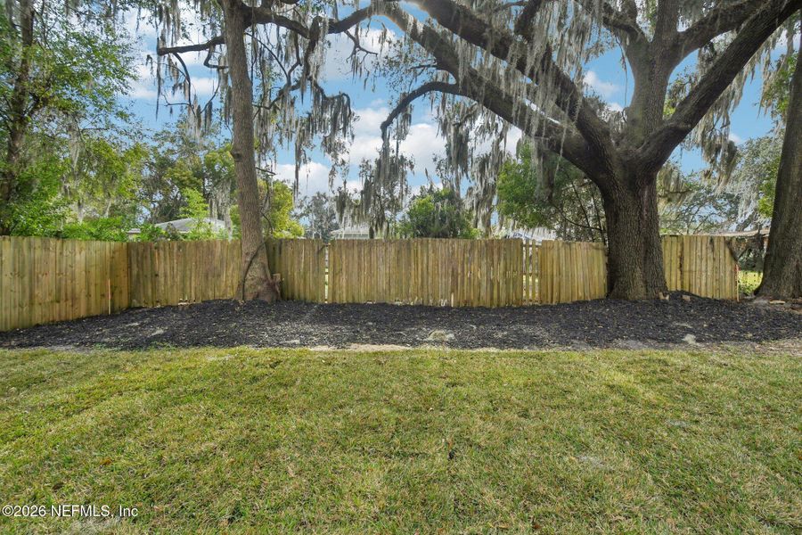 Exterior details and patio area of a home in , Green Cove Springs (Image 27).