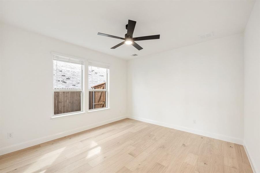 Spacious, unfurnished interior of a new home in Willow Wood, McKinney (Image 23).