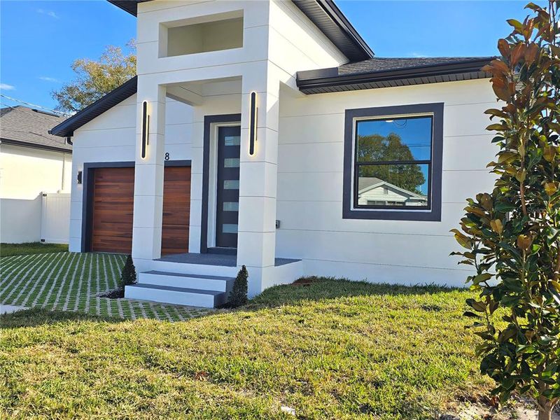 Exterior details and patio area of a home in , Tampa (Image 28).