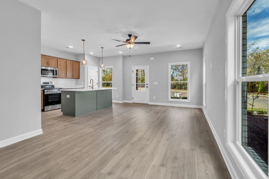 Spacious, unfurnished interior of a new home in Anderson Park, Hendersonville (Image 16). Spacious, unfurnished interior of a new home in Anderson Park, Hendersonville (Image 16).