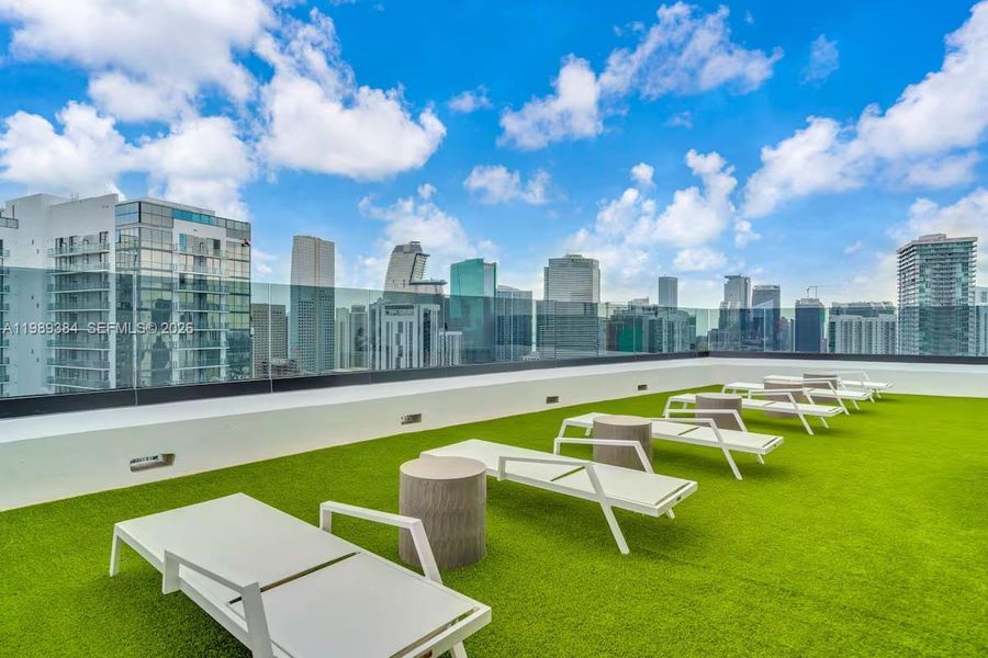 Condo located in Miami, FL showcasing its design and architecture (Image 3).