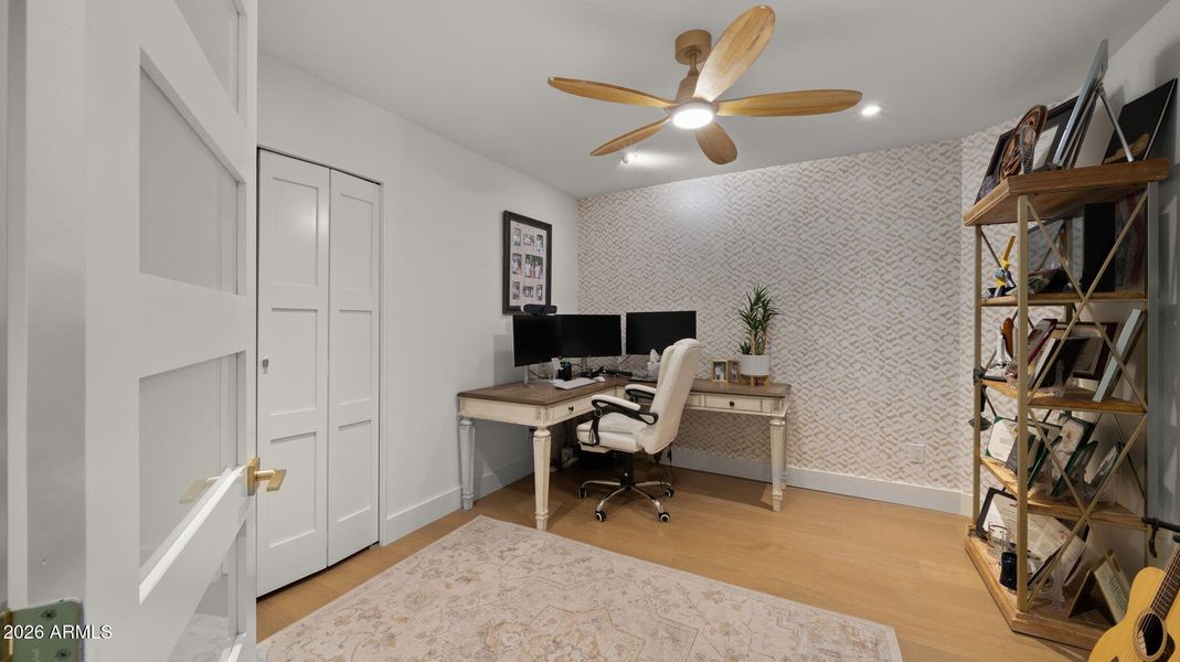 30-web-or-mls-Office Space