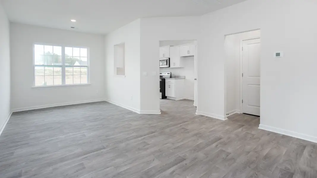Spacious, unfurnished interior of a new home in Hastings Farm, Kernersville (Image 11).