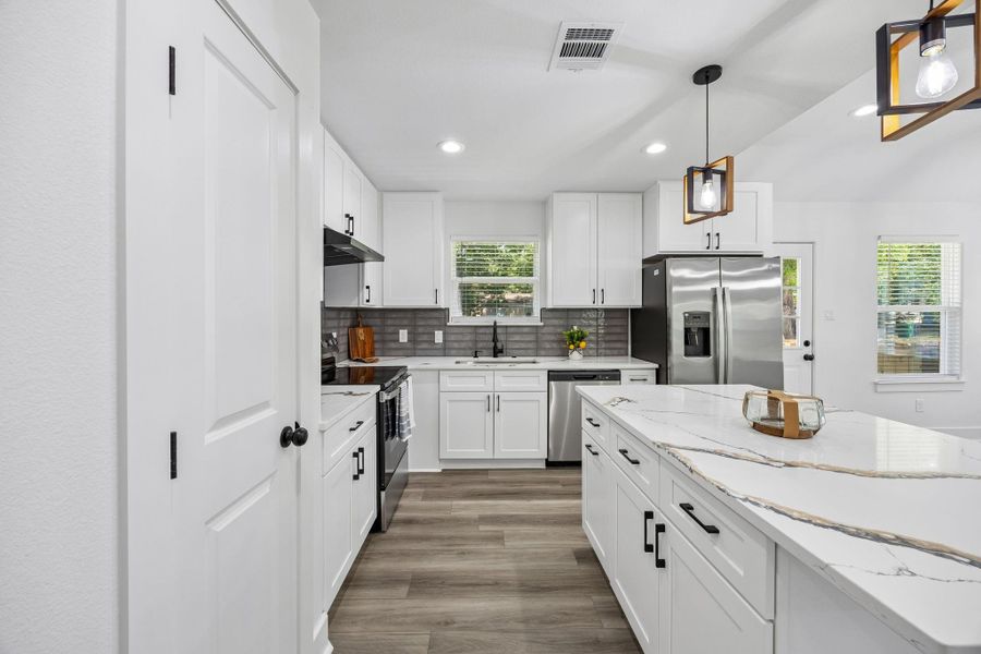 Furnished interior view inside a new home in , Brenham (Image 6).
