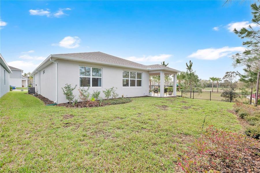 Exterior details and patio area of a home in , Deland (Image 23).