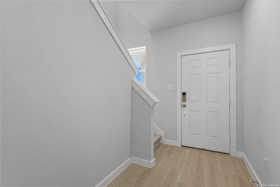 Spacious, unfurnished interior of a new home in Rosemont Hill, San Antonio (Image 27).