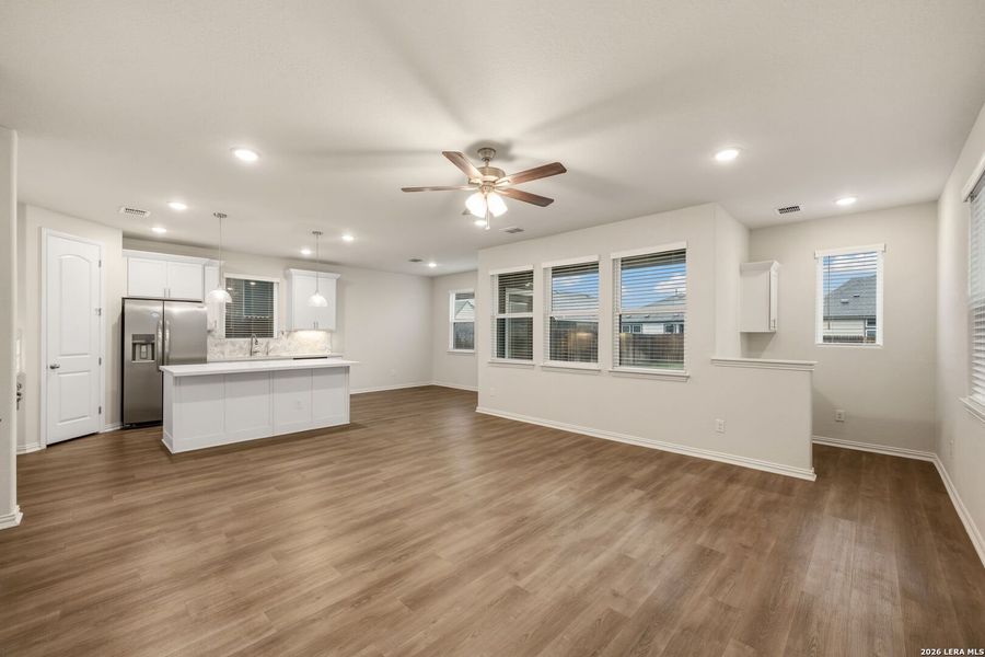 Spacious, unfurnished interior of a new home in Veramendi, New Braunfels (Image 30).