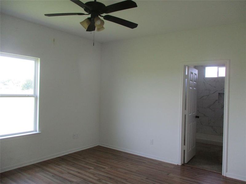 Spacious, unfurnished interior of a new home in , Kaufman (Image 11).