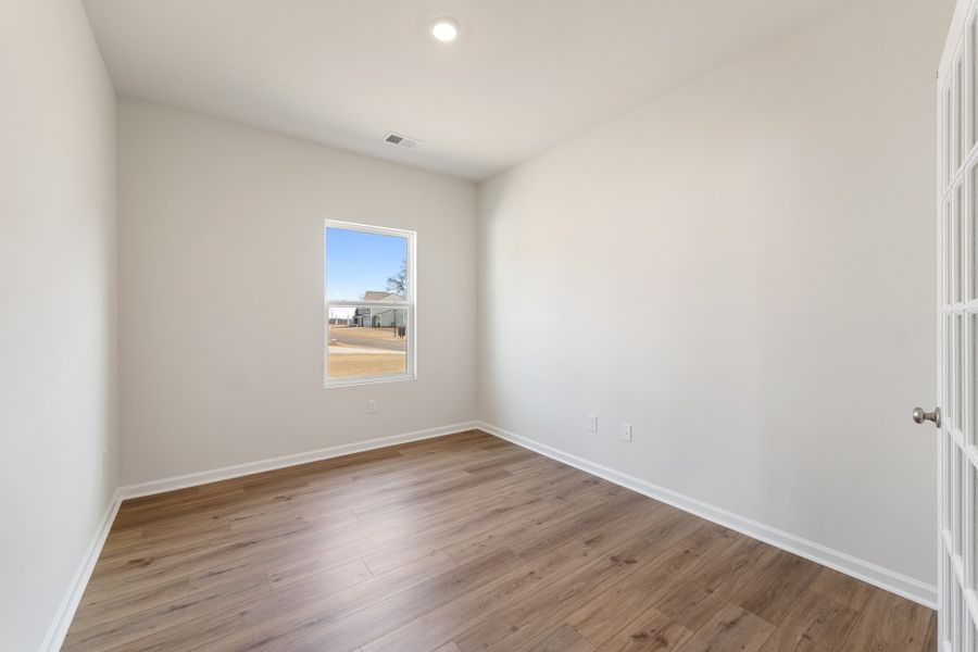 Spacious, unfurnished interior of a new home in Dove Hollow, Chesnee (Image 18).