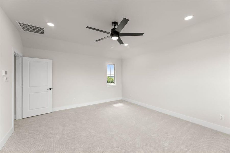 Spacious, unfurnished interior of a new home in Treeline, Justin (Image 21).