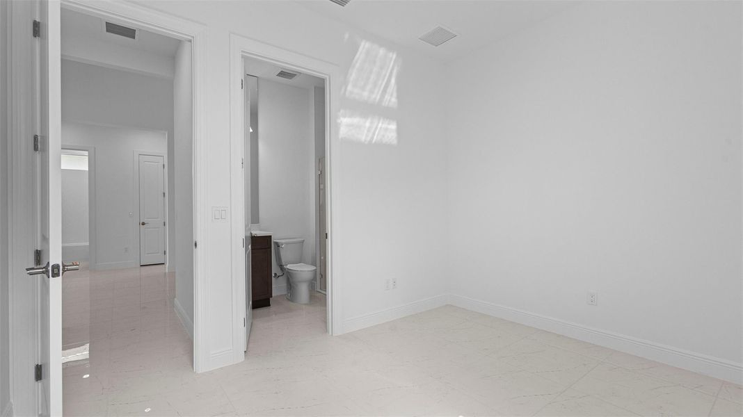 Spacious, unfurnished interior of a new home in , Westlake (Image 17).